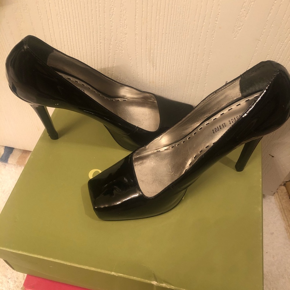 Gianni Bini black heels